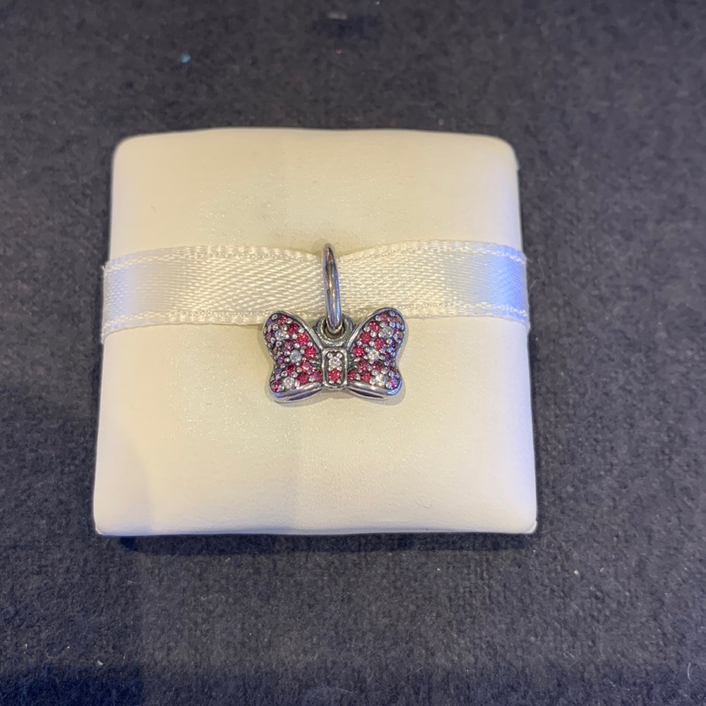 Pandora Disney Minnie’s Sparkling Bow Charm
